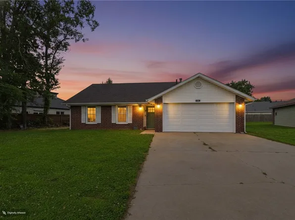 669 Sarah Pl, Centerton, AR 72719