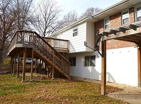 4th image of 2715 Sue Dr