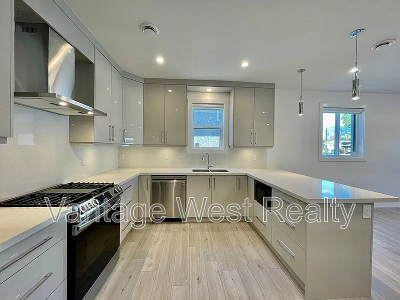 3 bed, 2.5 bath, 1351 sqft, $2,900 — Photo 4