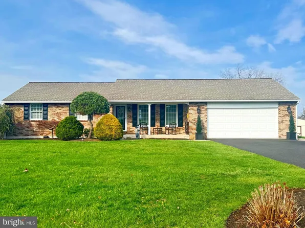 2323 Colonial Dr, Gilbertsville, PA 19525