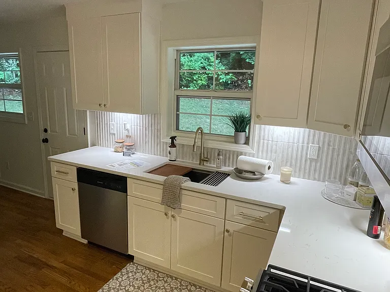 698 Holly Dr — Photo 3