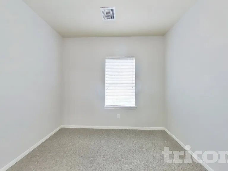 2122 Hackberry Bank Ln — Photo 9