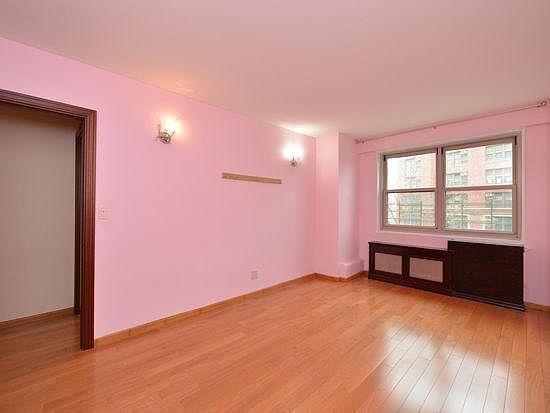 3rd image of 2925 W 5th St