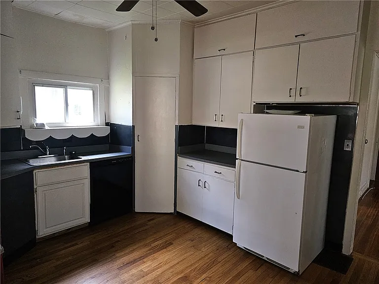 9 Rowley St #3 — Photo 10