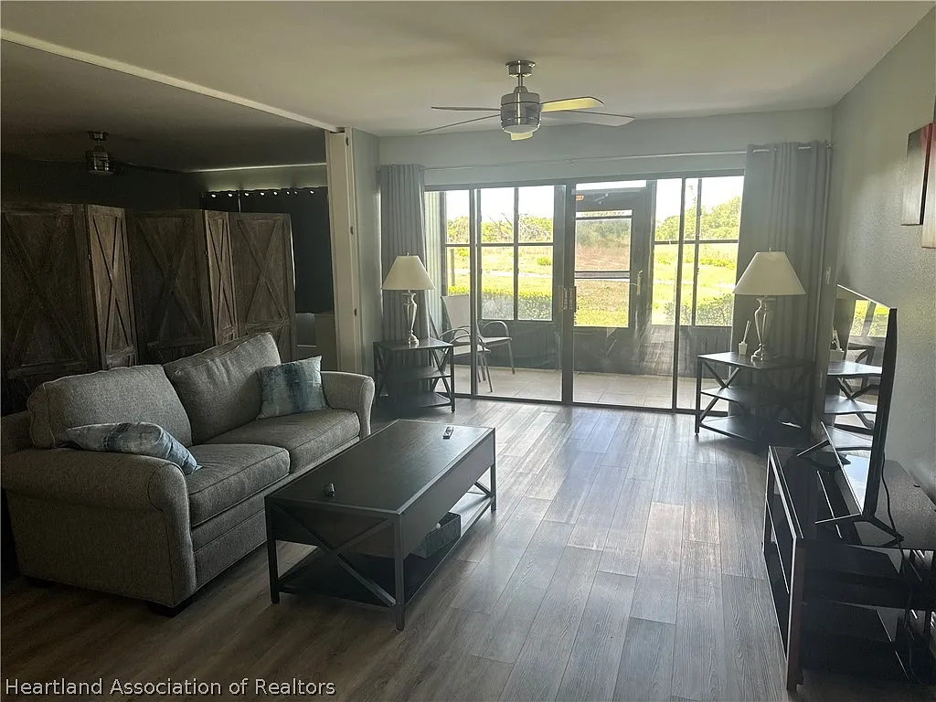 1 bed, 1.0 bath, 950 sqft, $1,200 — Photo 3