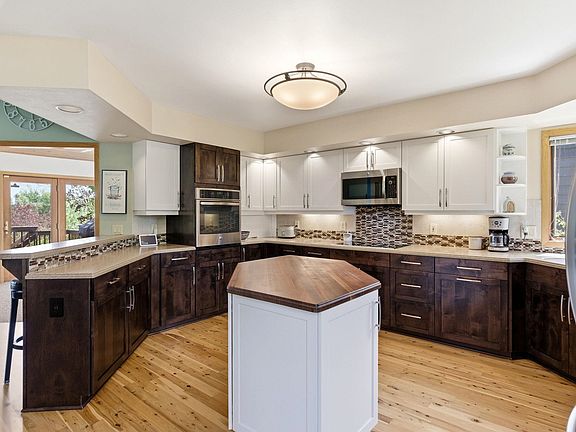 3rd image of 5213 Comanche Way