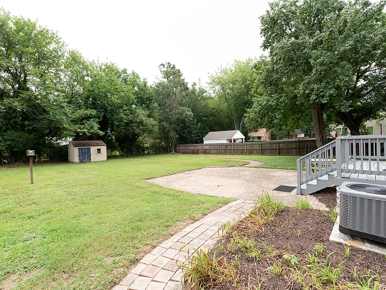 10308 Rycove Ln — Photo 22