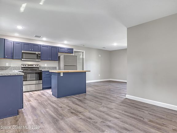 3rd image of 527 Lenore Ave