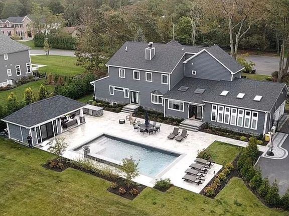 2nd image of 25 Huntting Ln