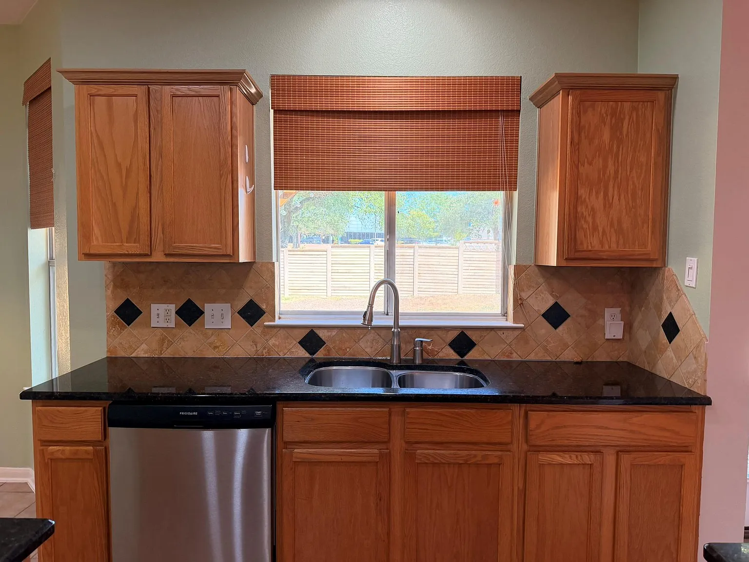 3 bed, 2.5 bath, 2239 sqft, $2,500 — Photo 4