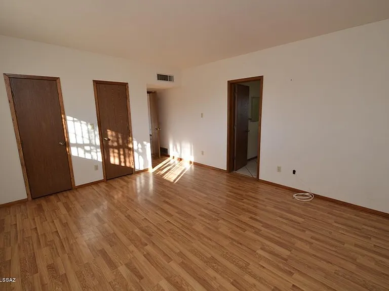 5050 N Hillcrest Dr — Photo 6