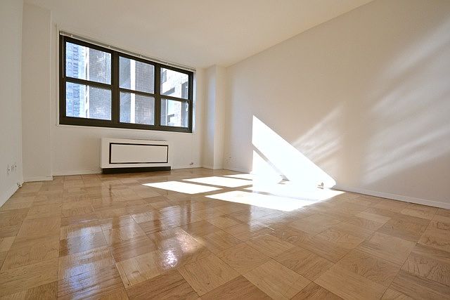1st image of 200 E 72nd St APT 27d