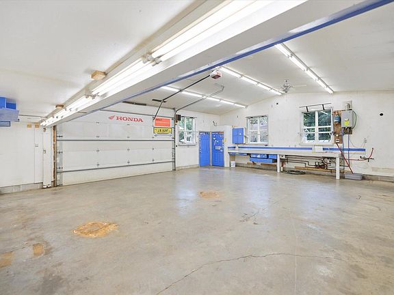 3rd image of 8378 Groveland Rd