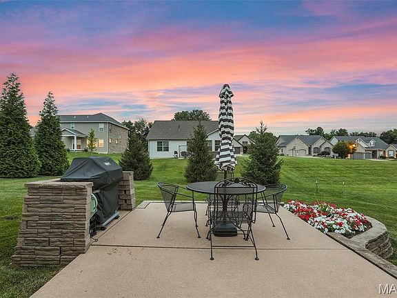 3rd image of 208 Fountain Dr