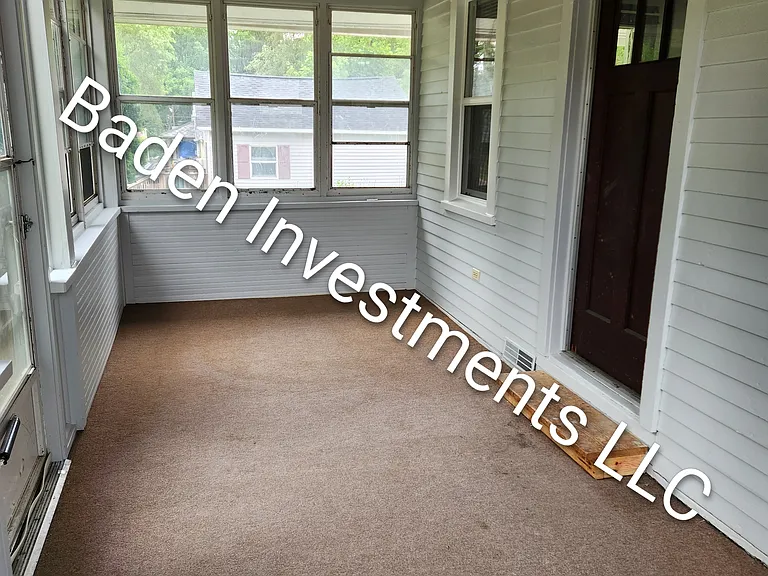 577 Upton Ave — Photo 3