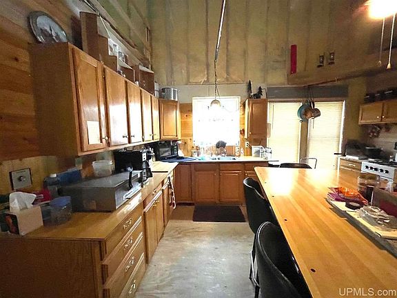 3rd image of 15463 Bald Eagle Blvd