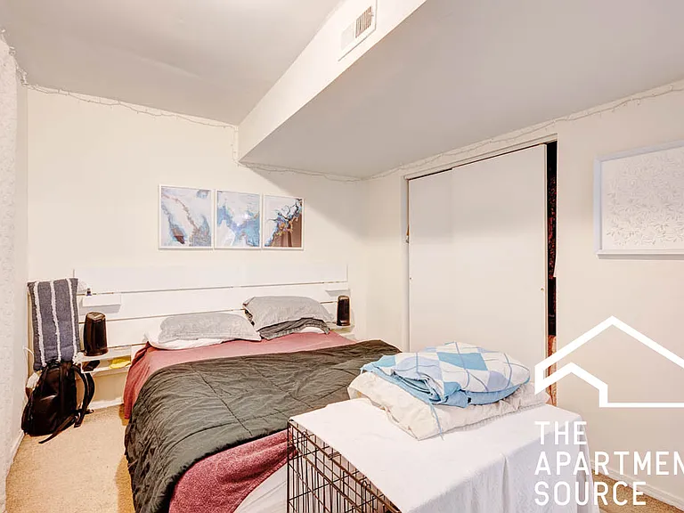 1627 N Winchester Ave #1R — Photo 4