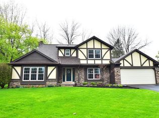 25 Willowood Dr, Rochester, NY 14612