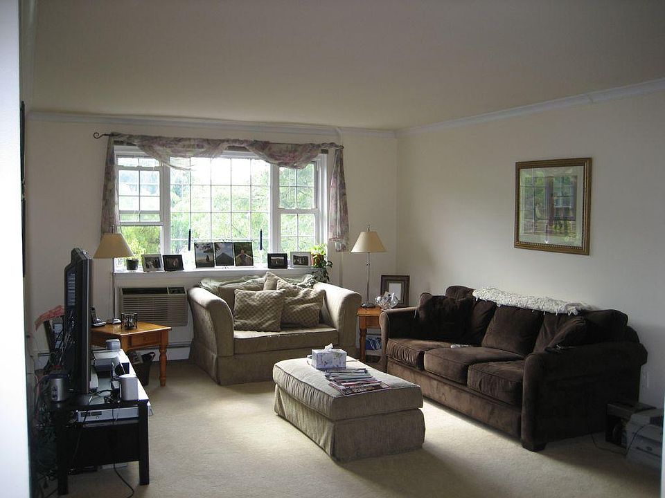 2nd image of 3 Consulate Dr APT 3D