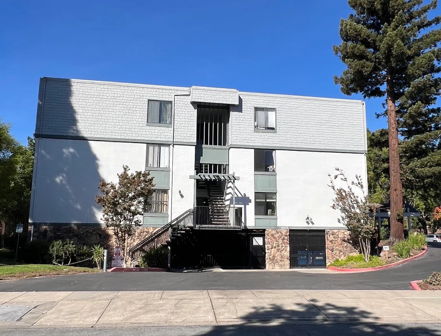 2 bed, 1052 sqft, $3,000 — Photo 3