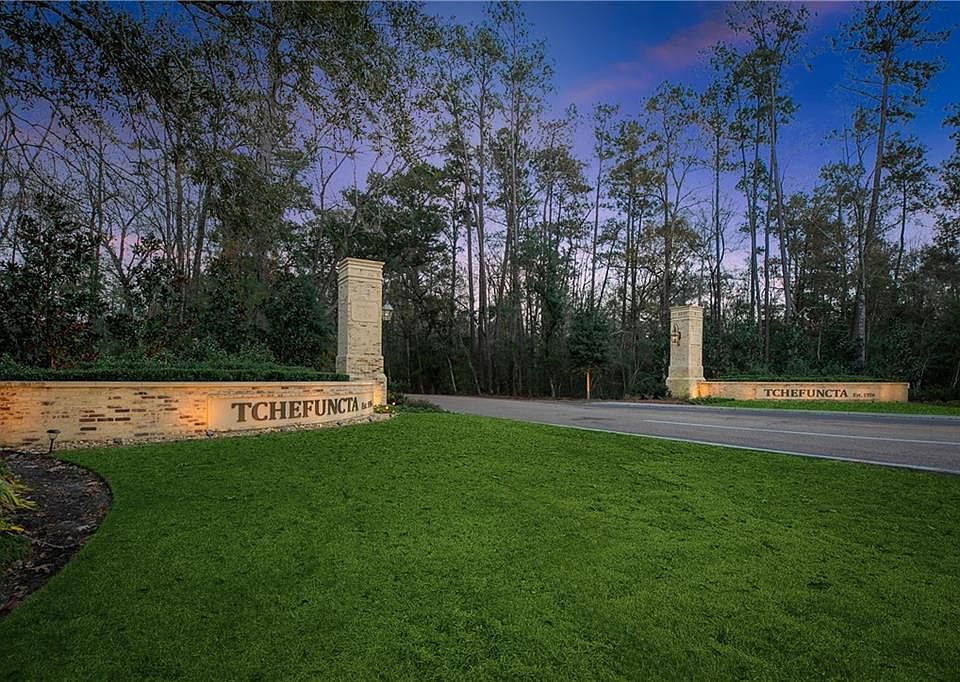 1st image of 14 Wax Myrtle Ln