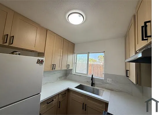 2 bed, 1000 sqft, $2,286 — Photo 3