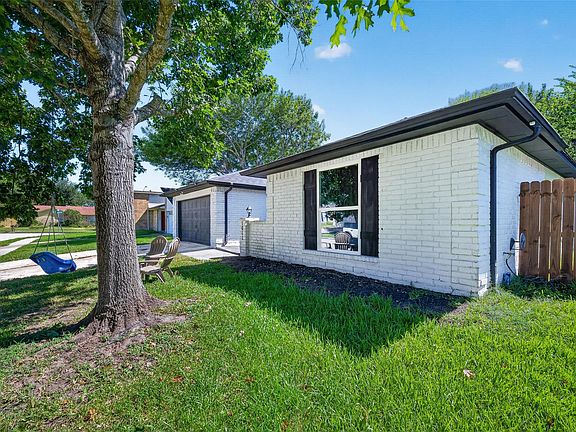 3rd image of 1011 Kensington Dr