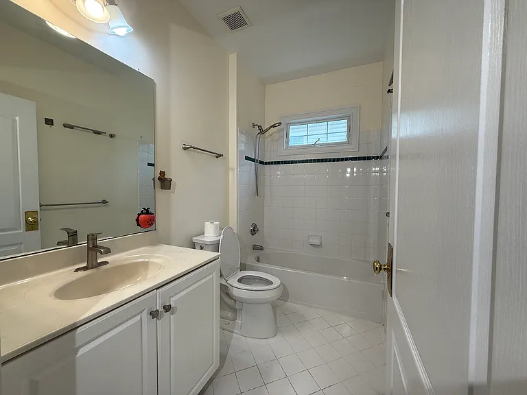 606 Winston Ln — Photo 9