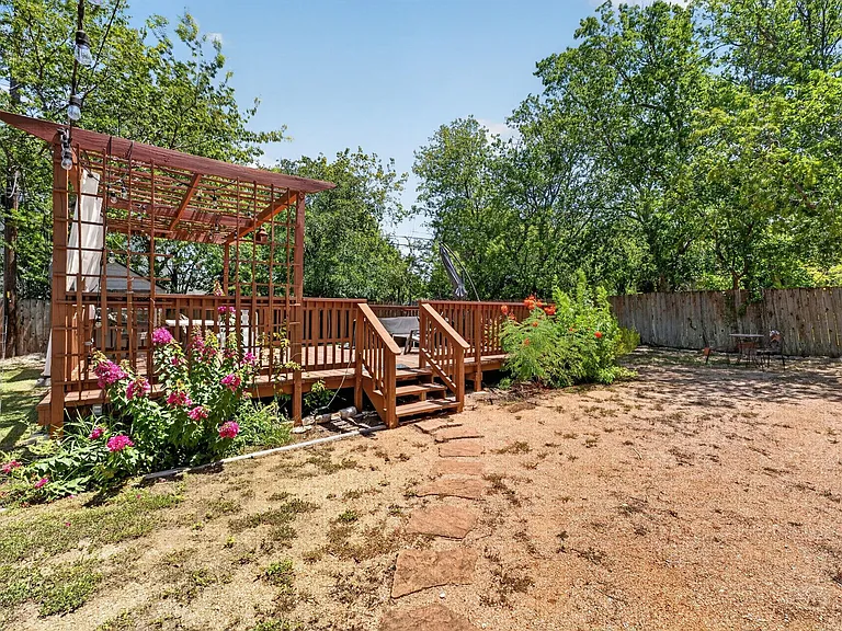 200 E Skyview Rd — Photo 21