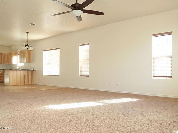 3rd image of 604 Bishop Ln