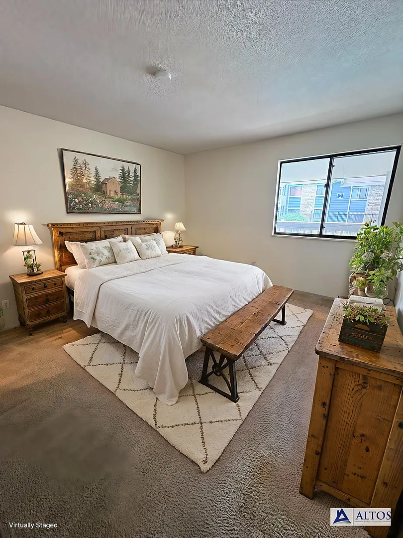 1 Bd/1ba Penthouse Unit With In Unit Laundry $500 Move In Special — Photo 1