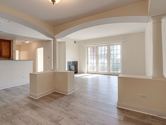 5th image of 2700 Summit Dr APT 209