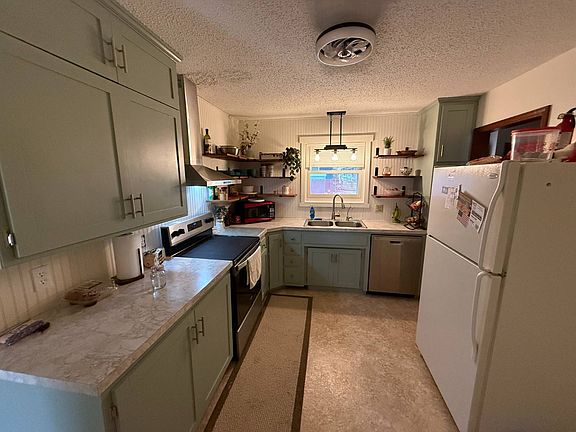 4th image of 901 Logan St