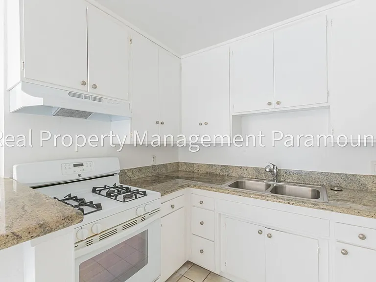 8013 Blackburn Ave #7 — Photo 1