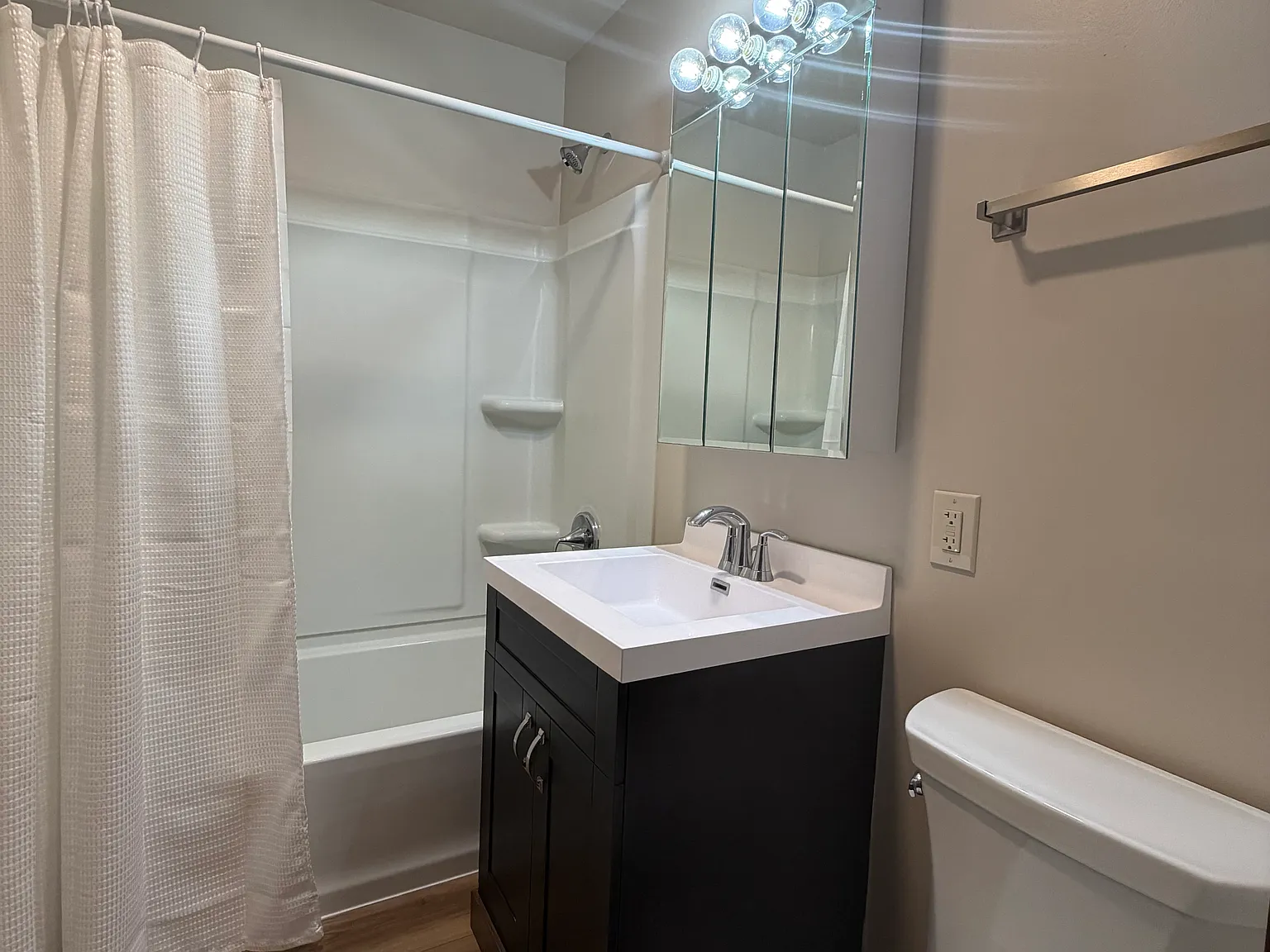 2 bed, 1776 sqft, $1,300 — Photo 3