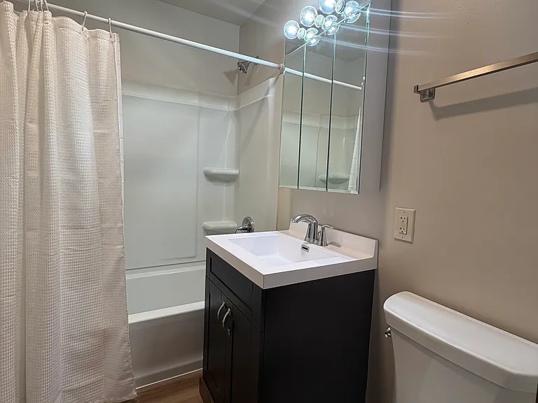 1116 Spruce Dr — Photo 2