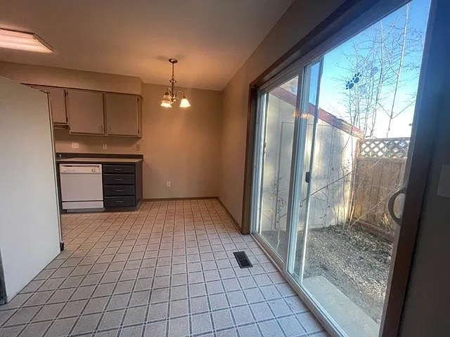 2 bed, 1.5 bath, $1,315 — Photo 2