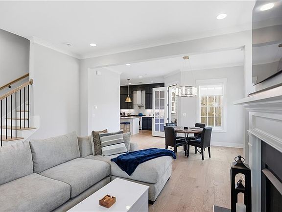 5th image of 1000 Fendley St