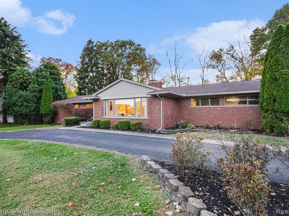 24783 Mulberry Dr, Southfield, MI 48033