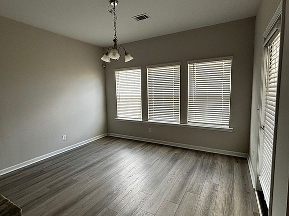 4th image of 289 Deerfield Dr NE
