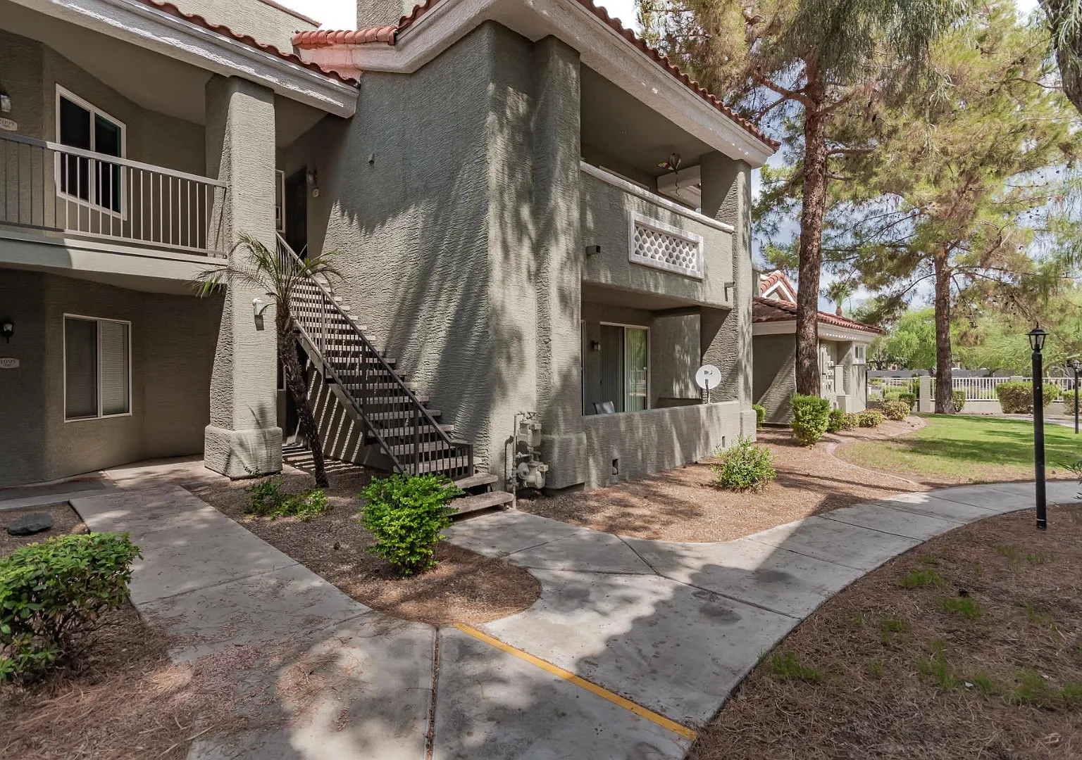 2929 W Yorkshire Dr Unit 2095 - Yorkshire 2095 — Photo 2