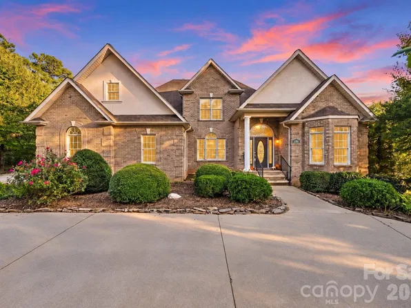 2301 Willow Creek Dr, Newton, NC 28658