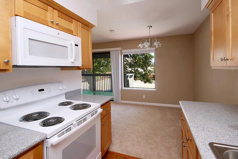 2 bed, 874 sqft, $2,900 — Photo 3