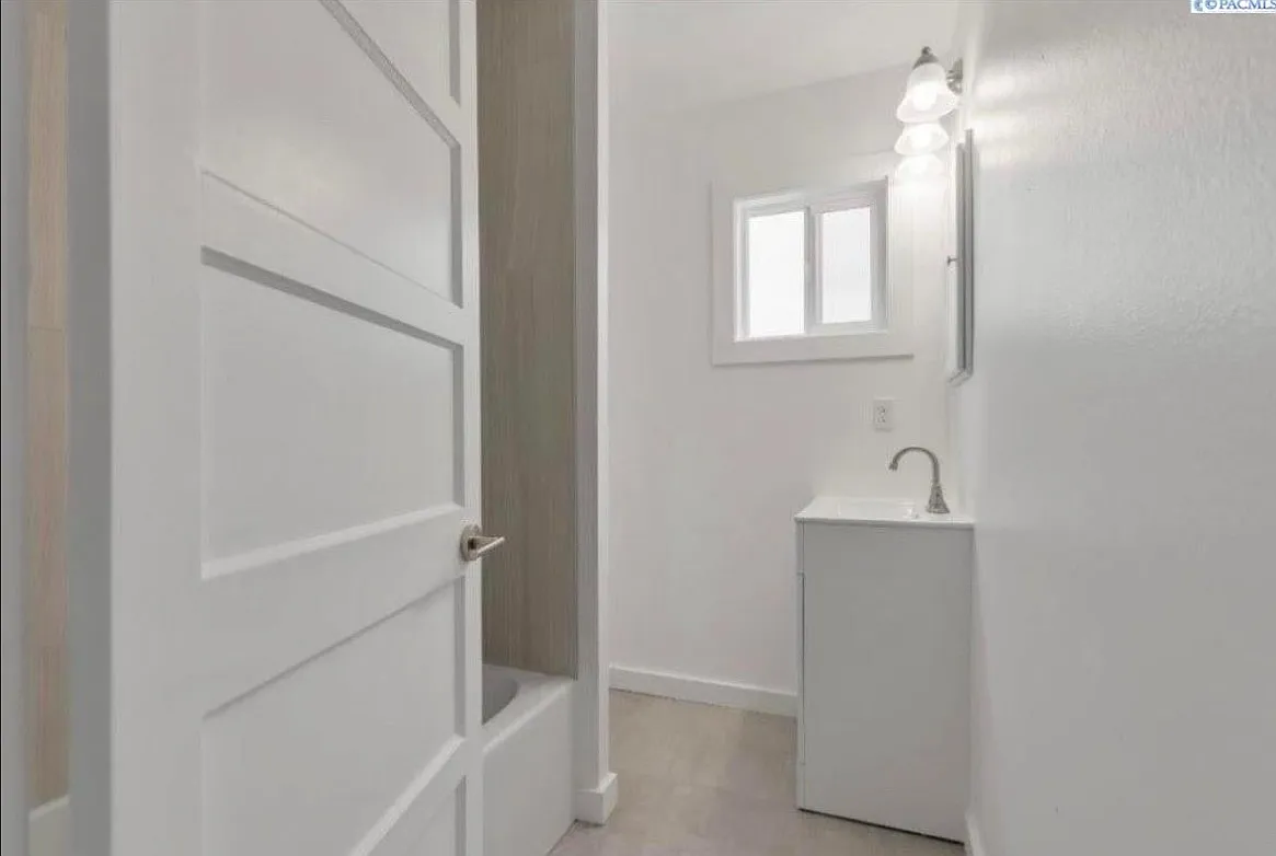 2 bed, $1,900 — Photo 3