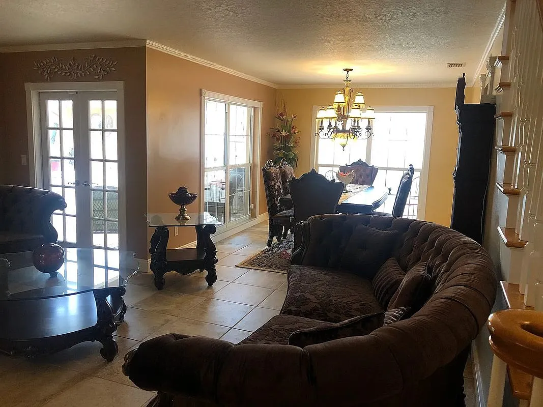 4 bed, 4.5 bath, 3100 sqft, $3,500 — Photo 2