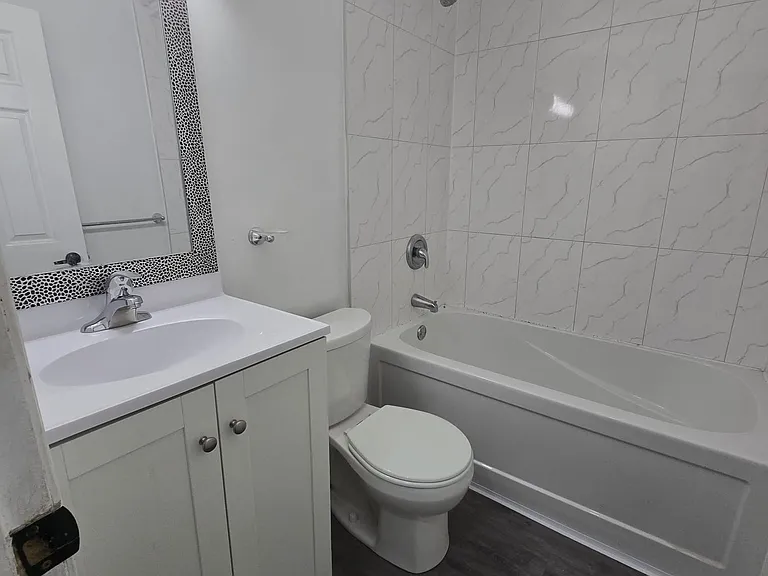 300 Balmoral Ave N #1 — Photo 10