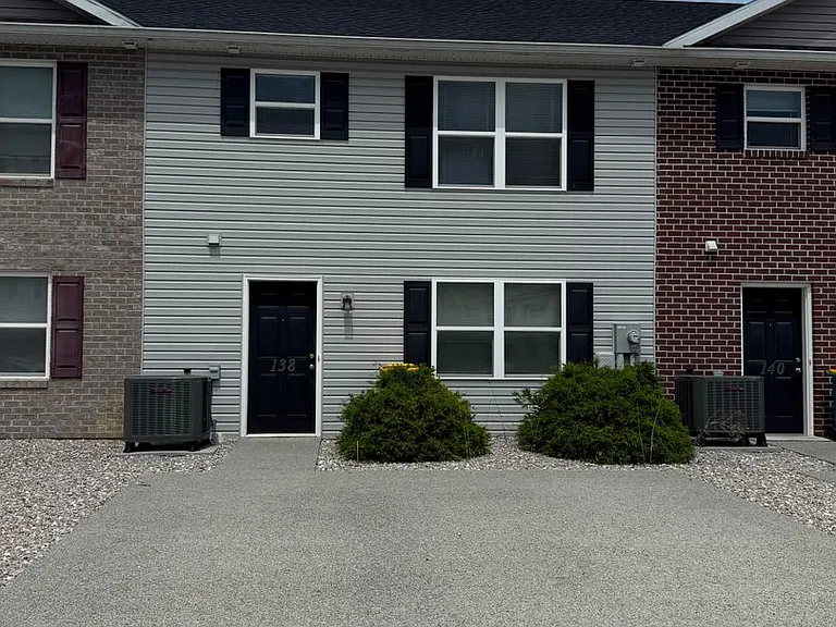 138 Delano Dr — Photo 1