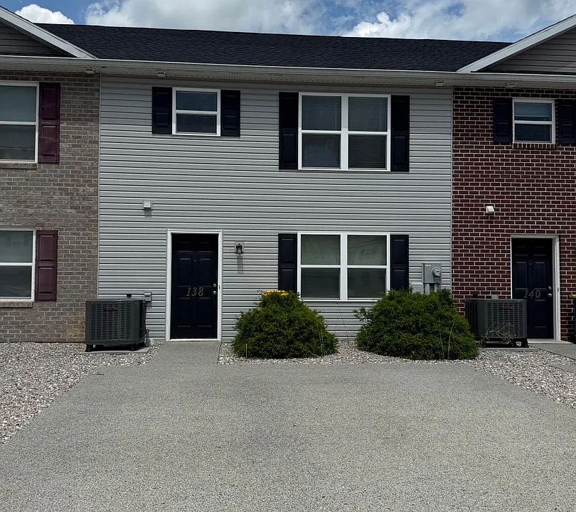 138 Delano Dr
