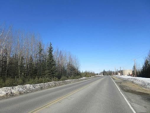 2nd image of 5040 Beaver Loop Rd