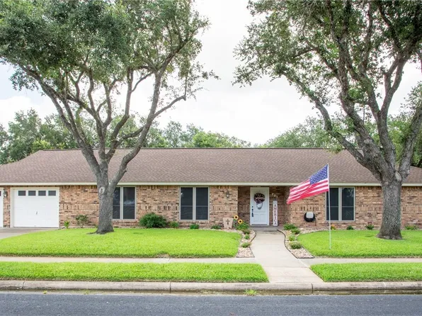 701 Charleston Dr, Victoria, TX 77904